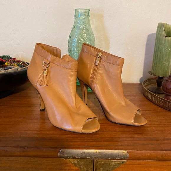 Vince Camuto camel peep toe booties - Picture 4 of 4